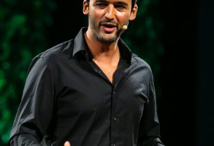 jason-silva-filosofo-futurista-e-apresentador-dos-programas-jogos-mentais-e-origins-1583859505697_v2_1920x1280