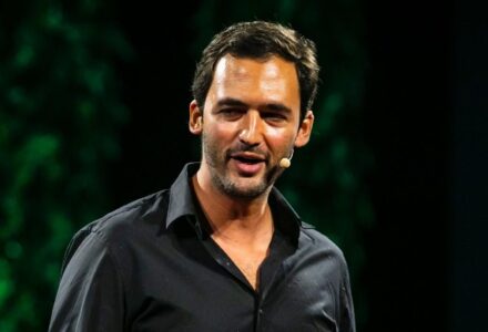 jason-silva-filosofo-futurista-e-apresentador-dos-programas-jogos-mentais-e-origins-1583859505697_v2_1920x1280