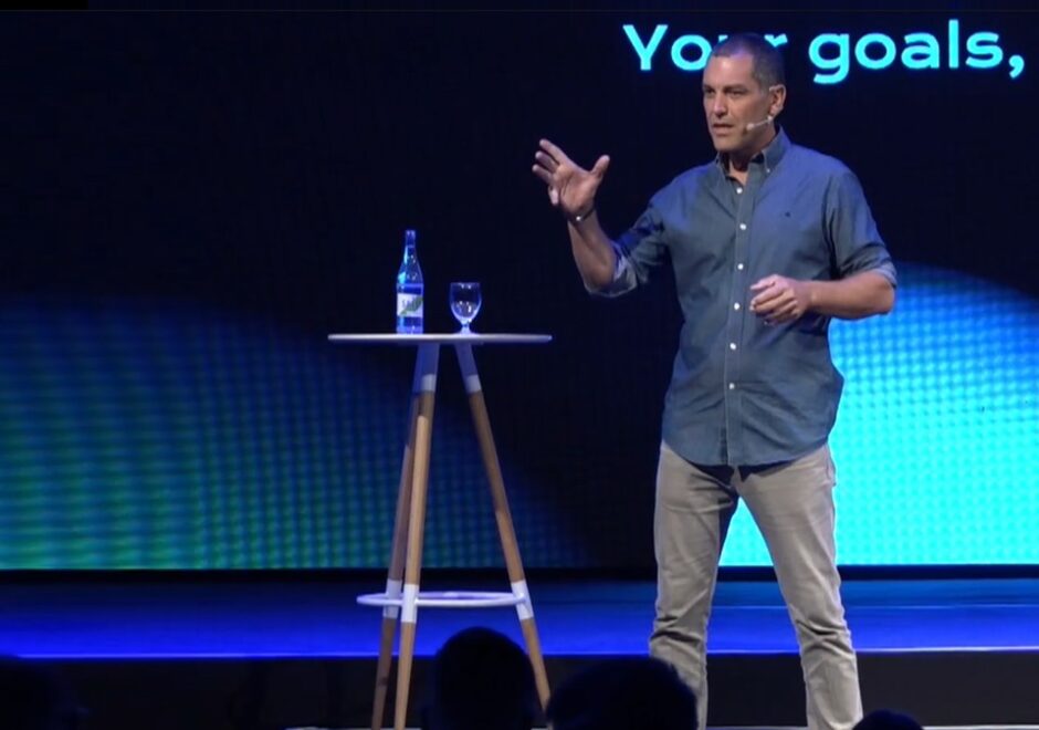 Álvaro Vizcaíno speaker, conferencias, motivación, inspiración, solo, netflix