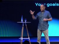 Álvaro Vizcaíno speaker, conferencias, motivación, inspiración, solo, netflix