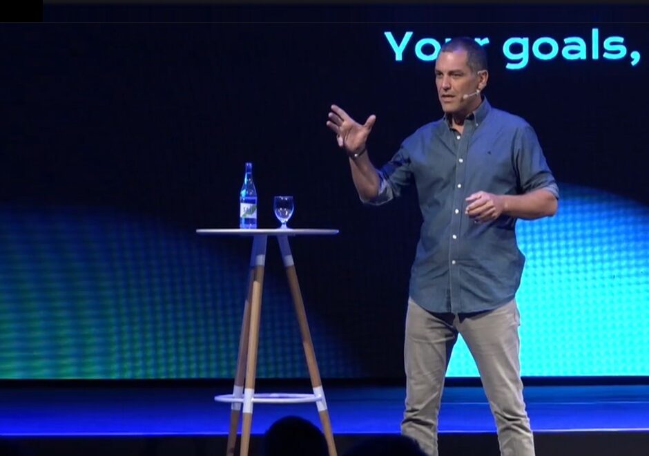 Álvaro Vizcaíno speaker, conferencias, motivación, inspiración, solo, netflix